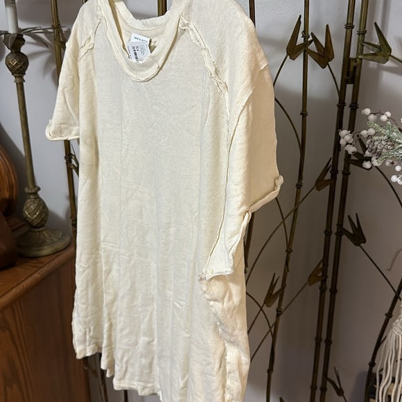 Free People BF Tee in the color Gardenia.  New with tags. - Picture 7 of 10